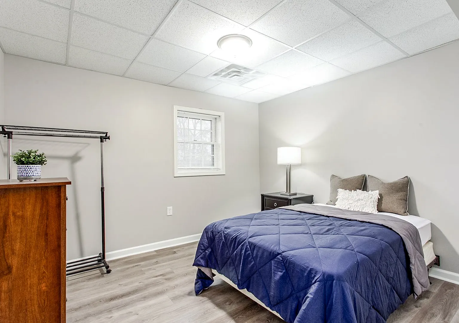 4 bed, 3.0 bath, 1958 sqft, $815 — Photo 1