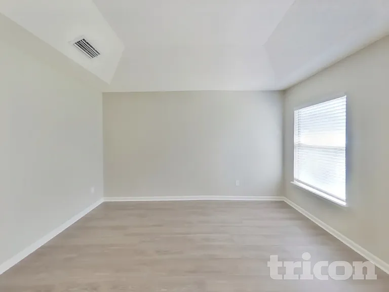 6676 Southern Oaks Dr — Photo 8