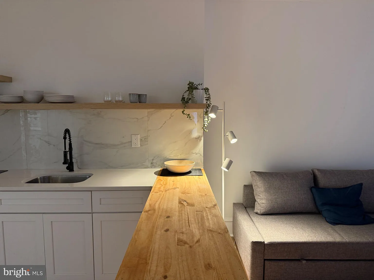 1 bed, 1.0 bath, 1200 sqft, $1,300 — Photo 3