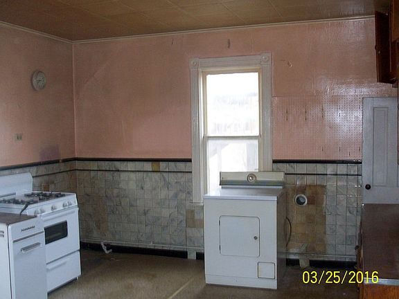 3rd image of 601 N Benton Dr