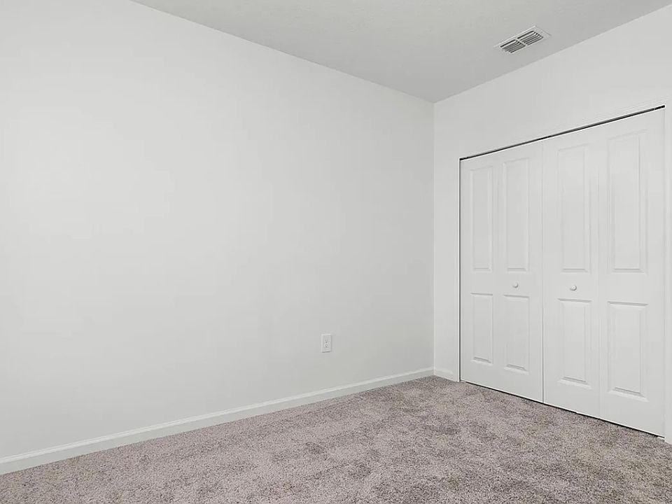 2nd image of 4928 Worchester Dr Room 2