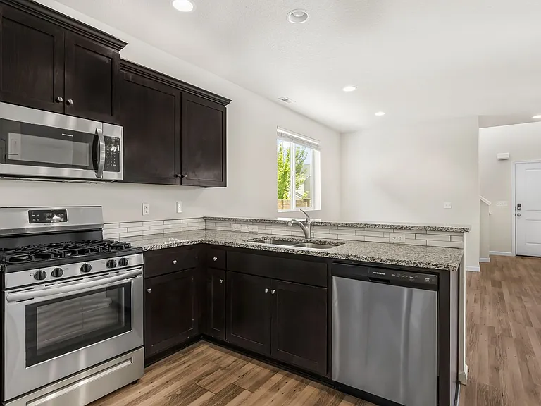 20519 SE Cameron Ave — Photo 5