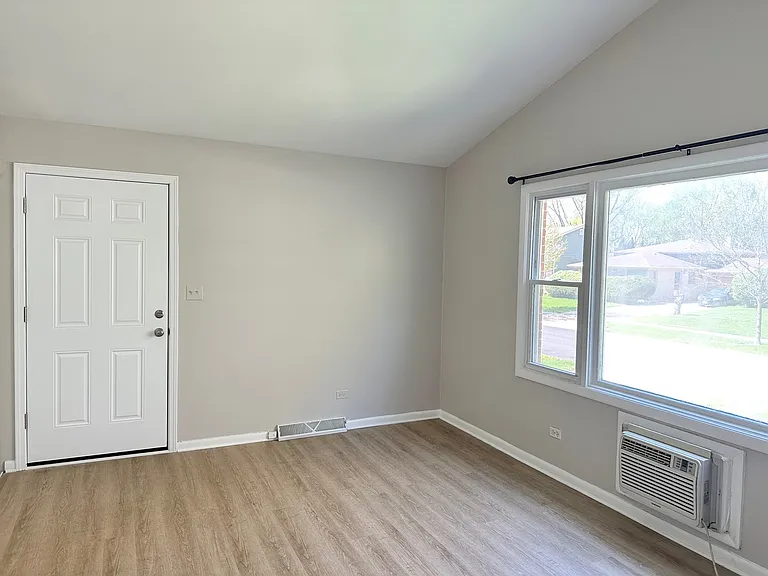 525 Ryan Ln #B — Photo 4