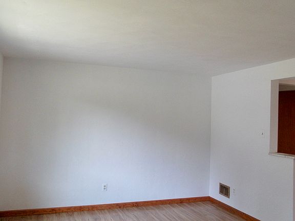3rd image of 977 Vallevista Ave