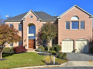 8 Willow Tree Ct, Rockville, MD 20850