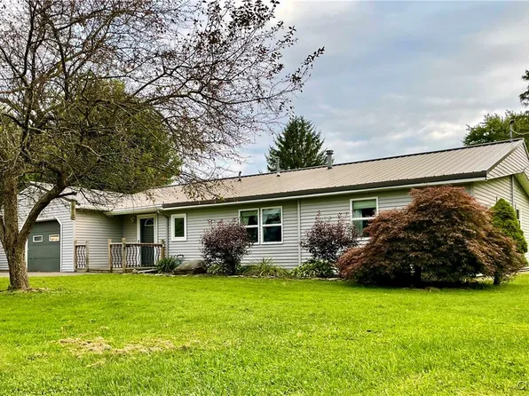 22 Pershing Dr, Fulton, NY 13069