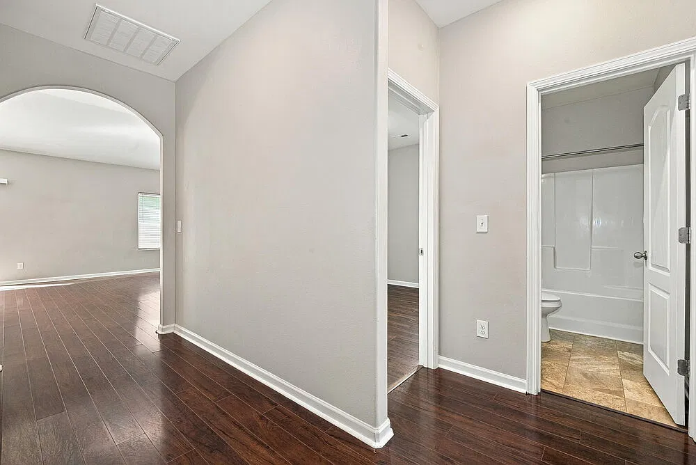 3 bed, 2.0 bath, 1342 sqft, $1,925 — Photo 3