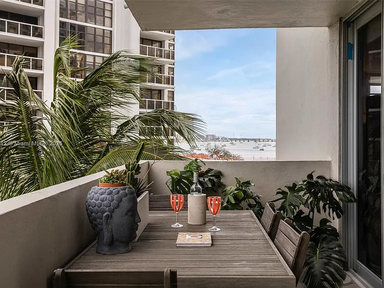 5 Island Ave — Photo 4