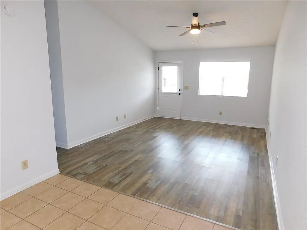 2 bed, 1.0 bath, 884 sqft, $1,395 — Photo 3