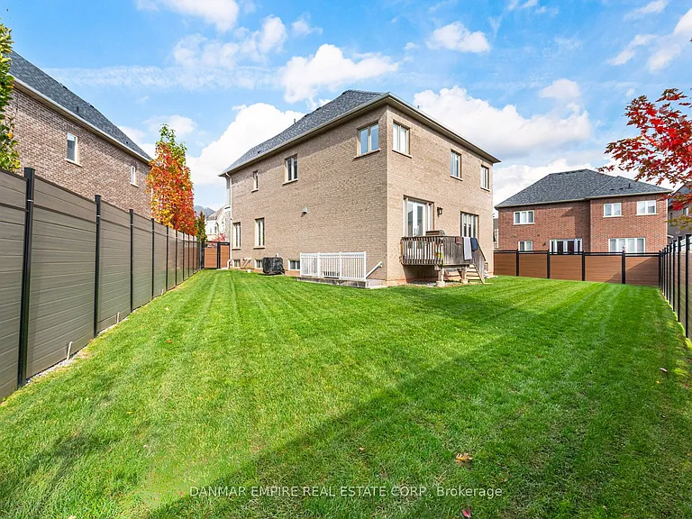 2118 Vineland Cres — Photo 43
