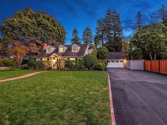 3rd image of 401 Oak Ct