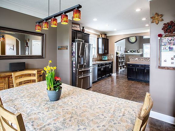 5th image of 990 Kentucky Cir