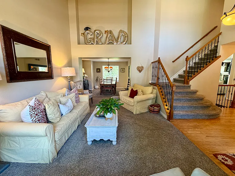 521 Shadbury Ct — Photo 3