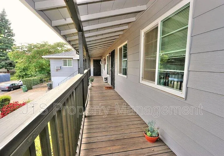 4439 V St #6 — Photo 46