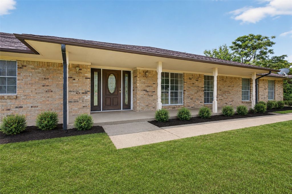1334 E Stark Rd, Seagoville, TX - More