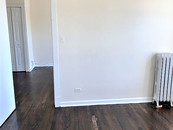 5th image of 4004 N Kenmore Ave APT 2S