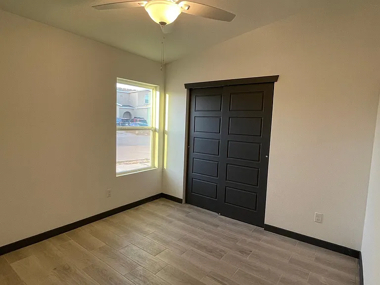 809 Hc Gilbert Minjares Dr #B — Photo 9
