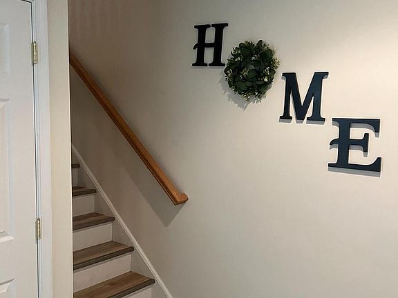 3rd image of 302 Lisa Way