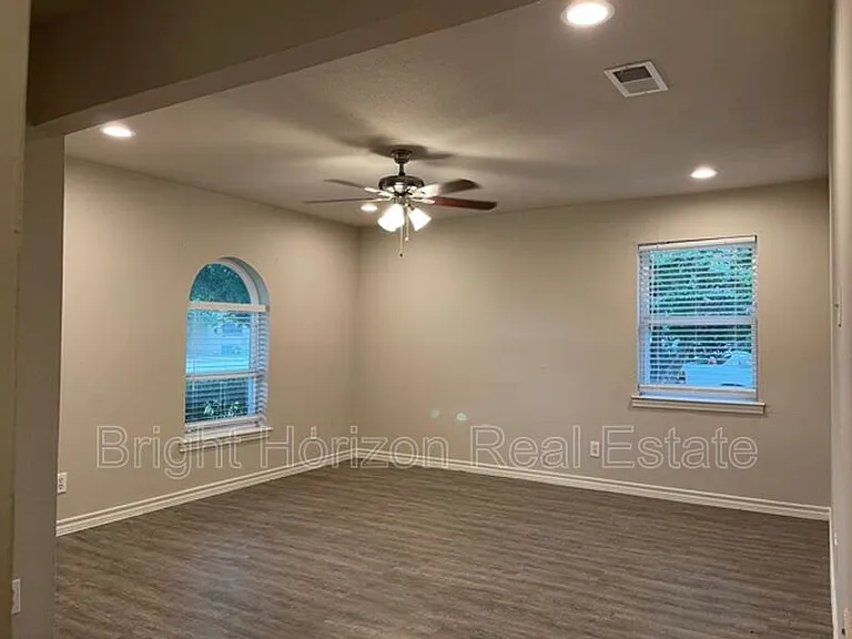1017 Mullins St — Photo 4