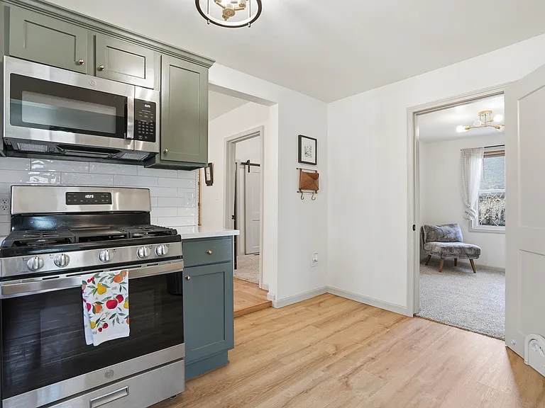 214 N Roosevelt Ave — Photo 12