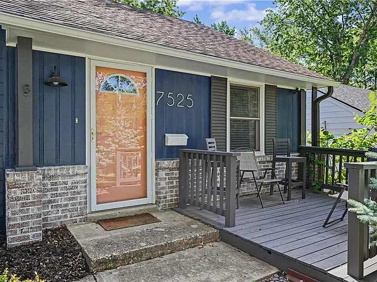 7525 Eaton St — Photo 3
