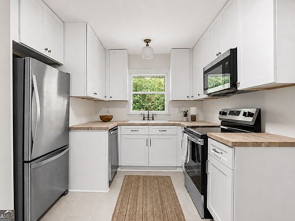 3rd image of 1541 Moncrief Cir