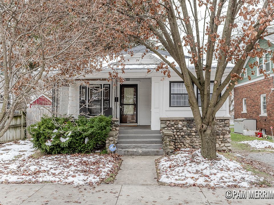 1st image of 306 Valley Ave NW