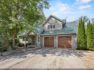 3007 Longview Ln, Suamico, WI 54173