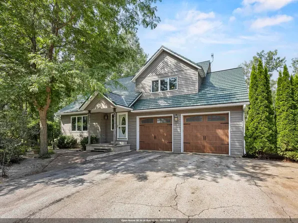 3007 Longview Ln, Suamico, WI 54173