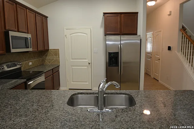 3 bed, 2.0 bath, 1871 sqft, $2,200 — Photo 4