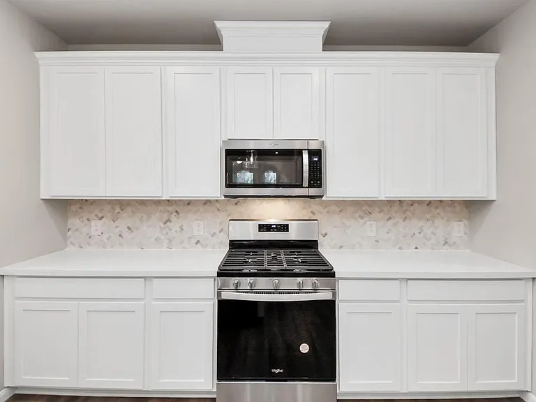 5810 Linda Cove Ln — Photo 3