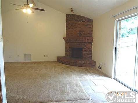 3rd image of 2302 Woodside Dr