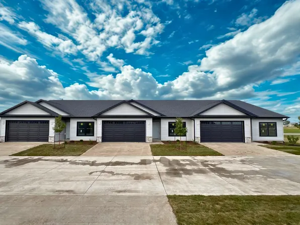 1875 Redbud Cir #102, Eldridge, IA 52748