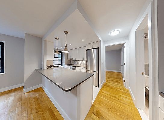 2nd image of 301 E 47th St APT 3O