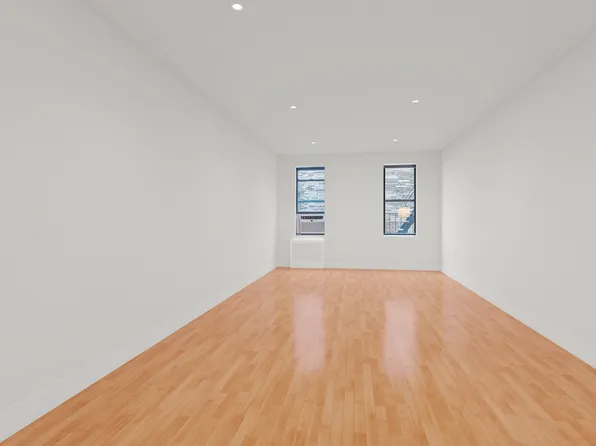 350 East 54th Street 3K image 2 of 12