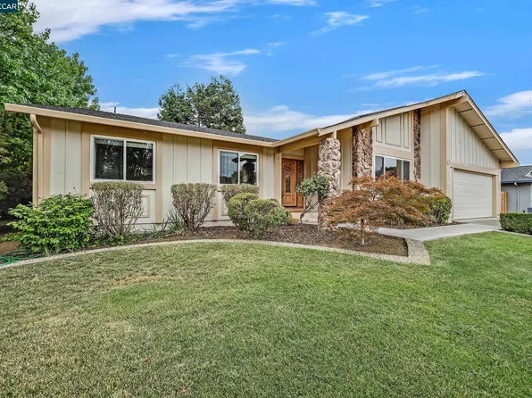 1621 American Beauty Dr, Concord, CA 94521