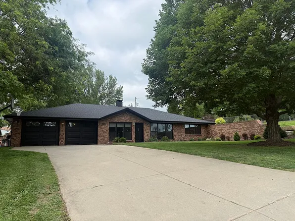 1004 E Eldora Ave, Weeping Water, NE 68463