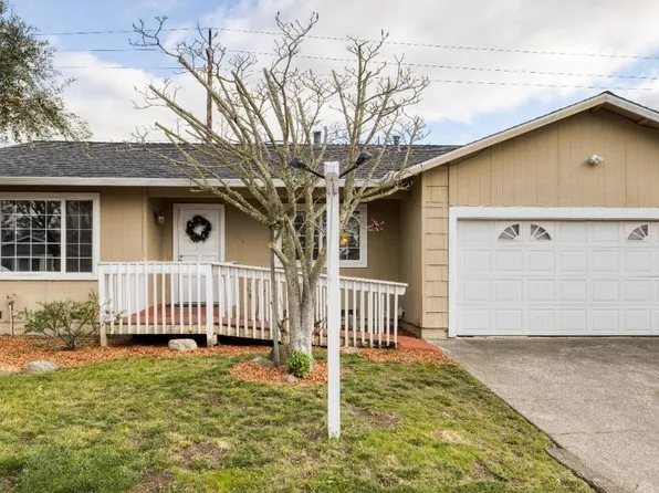 1724 Moclips Drive, Petaluma, CA 95403