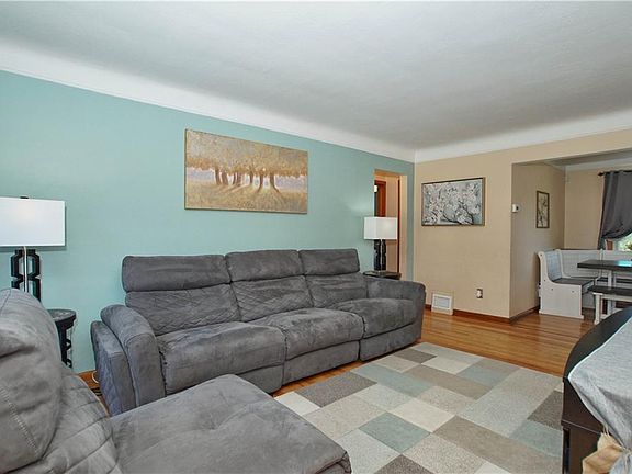 2nd image of 1653 Gilbert Dr