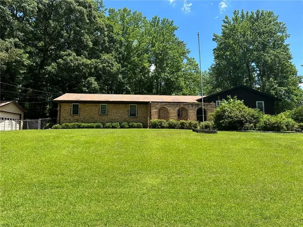 6940 Oak Leaf Dr, Fairburn, GA 30213