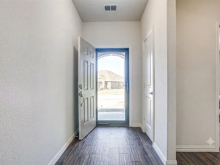 1203 Timberfalls Dr — Photo 3