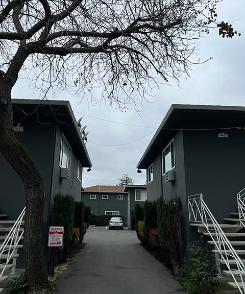 Pruneyard Garden Apartments — Photo 17