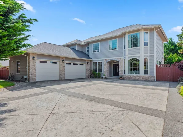 2270 Hayes St, North Bend, OR 97459