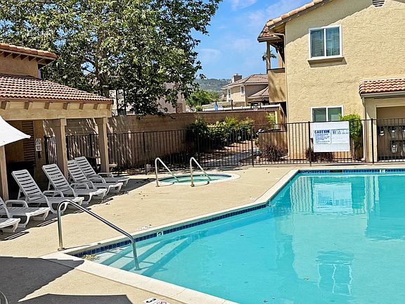 5th image of 207 Woodland Pkwy #107