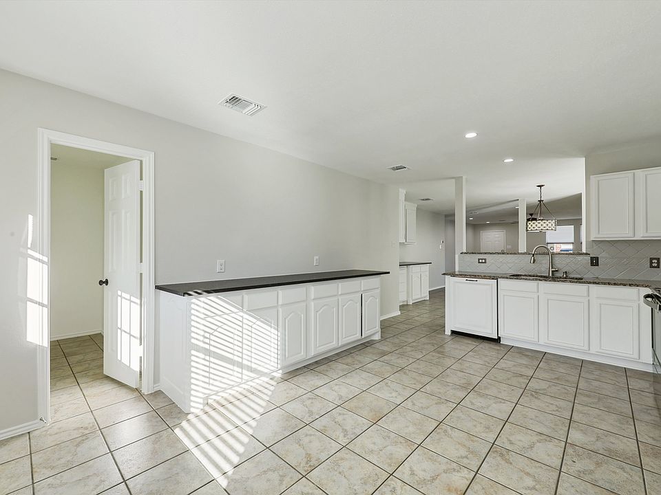 1st image of 2604 Shorecrest Dr