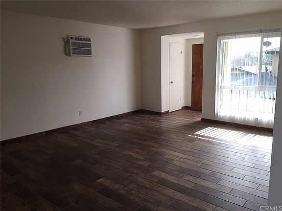 4th image of 15871 S Myrtle Ave #3