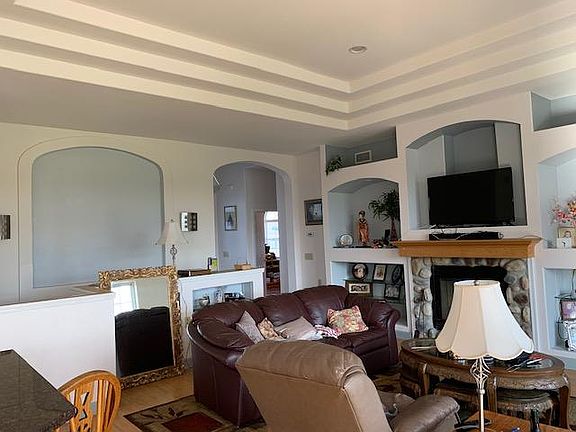 2nd image of 2405 Garden Dr