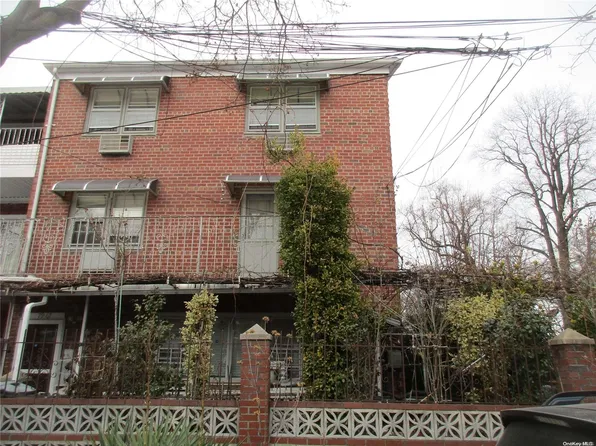 79-67 68th Road, Middle Village, NY 11379