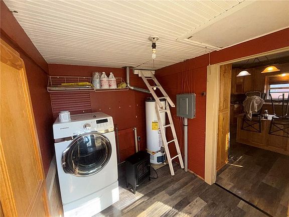 5th image of 3108 Crawford Ave