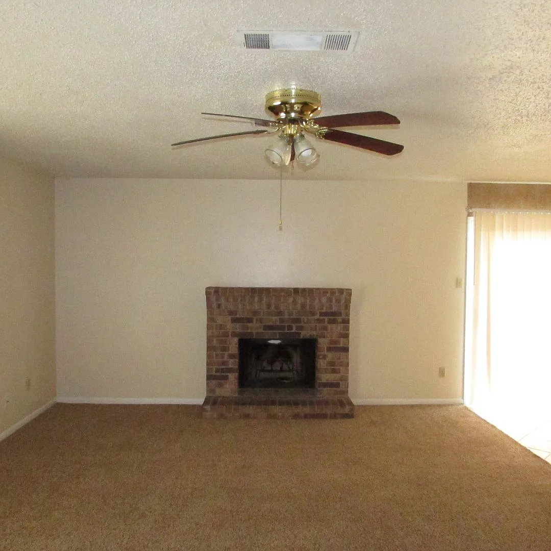 3008 Chaucer Dr — Photo 2